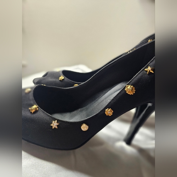 RARE Chanel Lucky Charms Heels! 38.5 - Picture 11 of 16